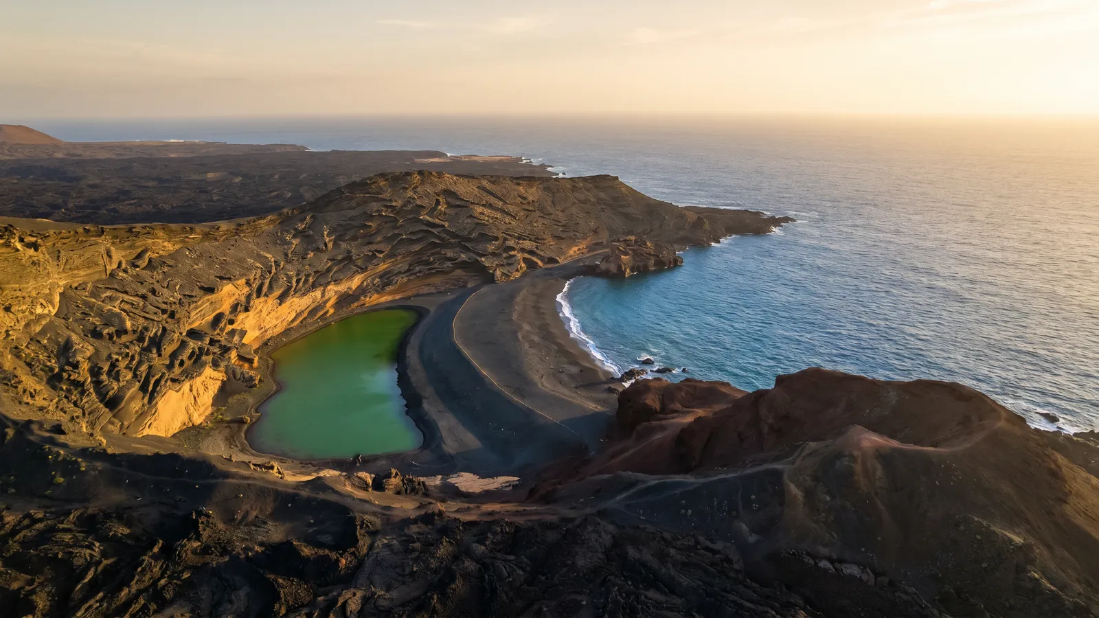Lanzarote: Insel aus Feuer und Stein